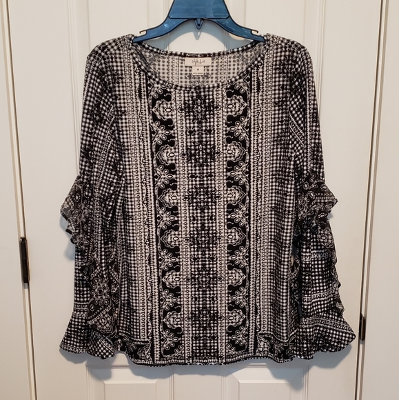 Style & Co. Tops - Style & Co NWOT black and white flutter sleeve top